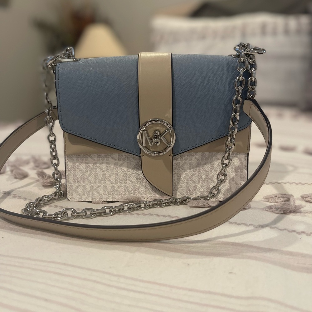 Brand New MK without tags. Great purse for Christmas Gift.